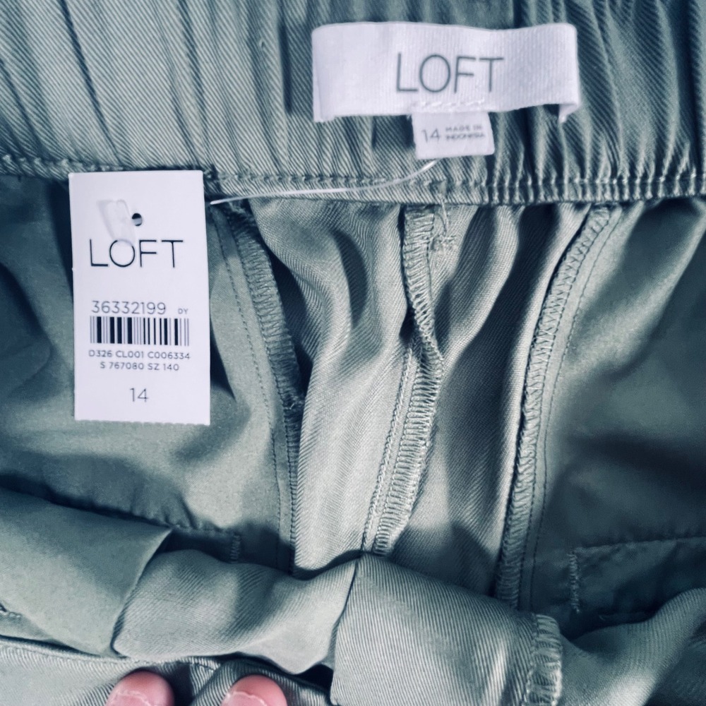 LOFT Womens Pleated Pull On Shorts Olive Green Lyocell Size 14 Elastic Waist - Picture 8 of 8